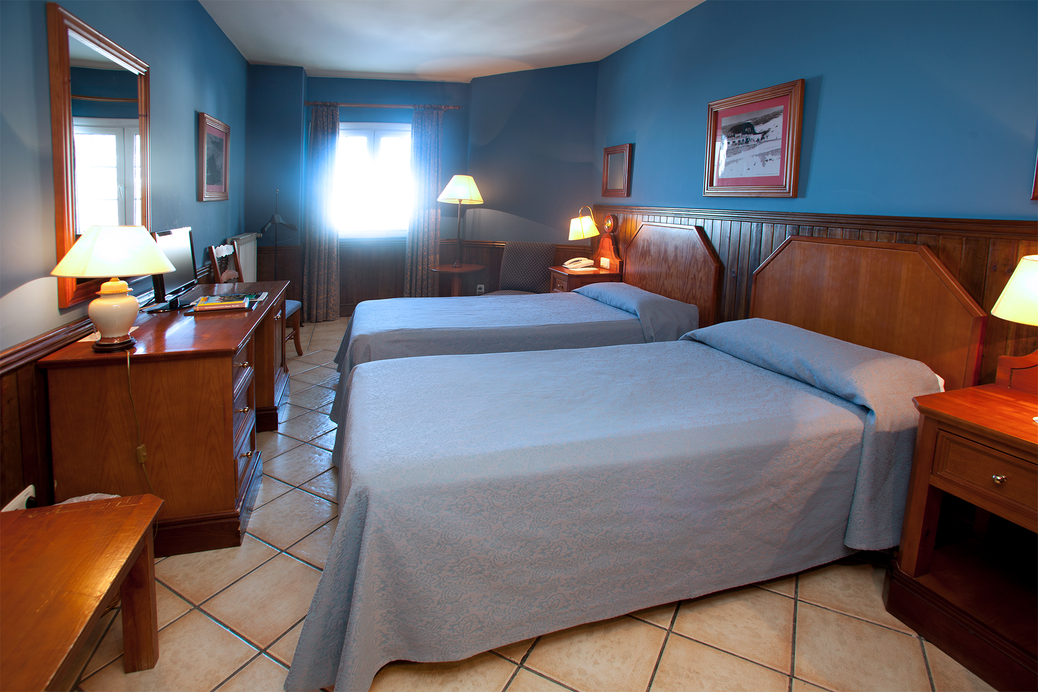 A la venta mobiliario del Hotel Ziryab